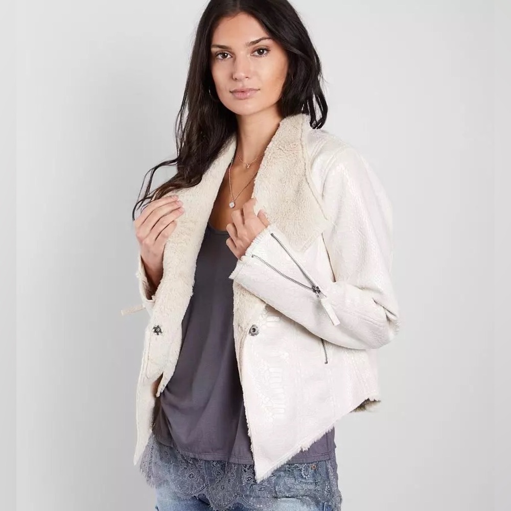 Buckle Black Faux Snakeskin Jacket. Cream. Size XS.